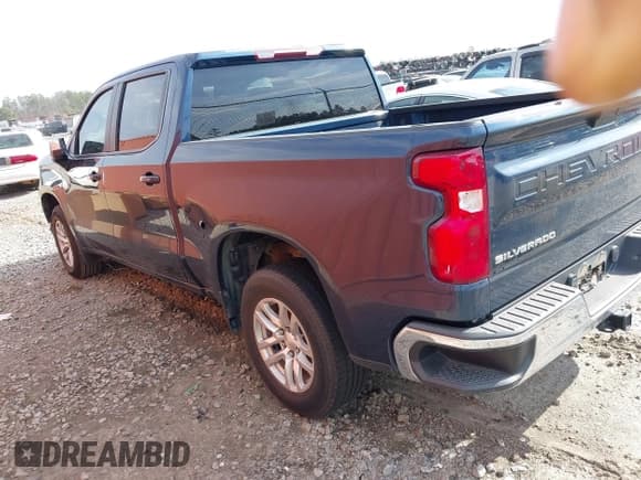 ✅ 2019 Chevrolet Silverado 1500 LT • VIN: 3GCPWCEK0KG186713 • Lot: 41518976. Wystawiony na IAAI z przebiegiem 143 202 mil. Bezpłatny archiwum sprzedaży aukcyjnych z USA i szczegółowy raport historii pojazdu na DreamBid. Zdjęcie 3.