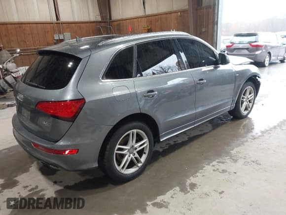 ✅ 2014 Audi Q5 Premium Plus • VIN: WA1DGAFP8EA012318 • Lot: 43580989. Wystawiony na IAAI z przebiegiem 122 943 mil. Bezpłatny archiwum sprzedaży aukcyjnych z USA i szczegółowy raport historii pojazdu na DreamBid. Zdjęcie 4.