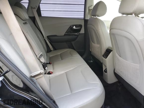 ✅ 2019 Kia Niro Touring • VIN: KNDCE3LC5K5275536 • Lot: 84958485. Wystawiony na Copart z przebiegiem 113 672 mil. Bezpłatny archiwum sprzedaży aukcyjnych z USA i szczegółowy raport historii pojazdu na DreamBid. Zdjęcie 11.