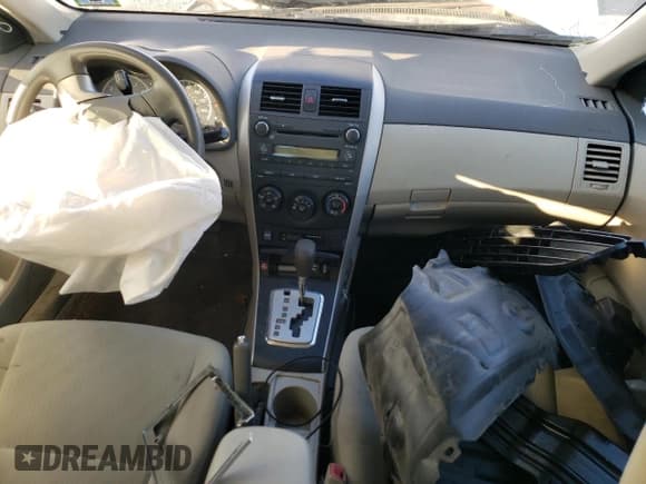 ✅ 2010 Toyota Corolla LE • VIN: 1NXBU4EE9AZ325177 • Lot: 93151525. Wystawiony na Copart z przebiegiem Nie podano. Bezpłatny archiwum sprzedaży aukcyjnych z USA i szczegółowy raport historii pojazdu na DreamBid. Zdjęcie 8.