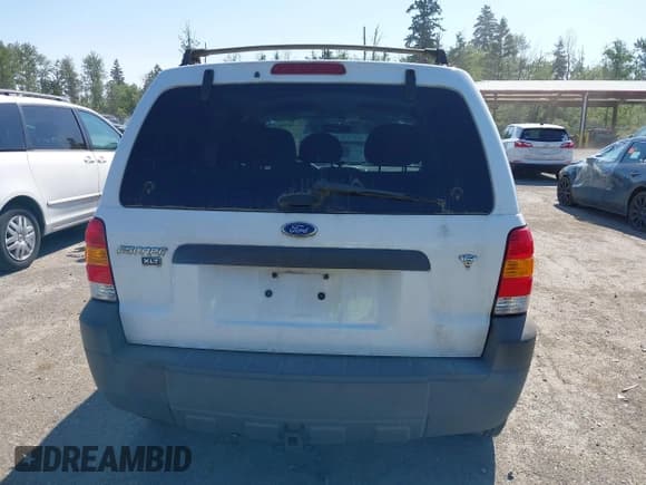 ✅ 2005 Ford Escape XLT • VIN: 1FMCU93195KE32796 • Лот: 42386457. Опубликован ранее на IAAI с пробегом 207 448 миль. Бесплатный доступ к архиву аукционных продаж из США и подробный отчёт об истории автомобиля на DreamBid. Изображение 16.