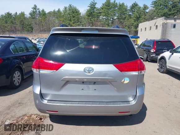 ✅ 2012 Toyota Sienna LE • VIN: 5TDKK3DC7CS247137 • Lot: 42064875. Listed on IAAI with 230,697 mi. Free auction sales archive from the USA and detailed vehicle history report at DreamBid. Image 16.