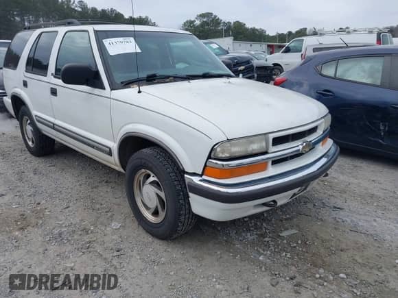 2001 Chevrolet Blazer LT with VIN 1GNDT13W01K256649, listed as a IAAI auction lot 41379783 with 217,862 mi miles and . Bid and sale history available at DreamBid. Image 1.