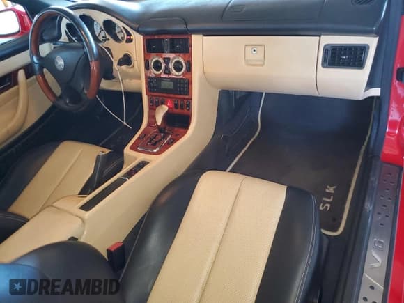 ✅ 2002 Mercedes-Benz SLK 320 • VIN: WDBKK65F22F263821 • Lot: 89736485. Wystawiony na Copart z przebiegiem 90 205 mil. Bezpłatny archiwum sprzedaży aukcyjnych z USA i szczegółowy raport historii pojazdu na DreamBid. Zdjęcie 8.