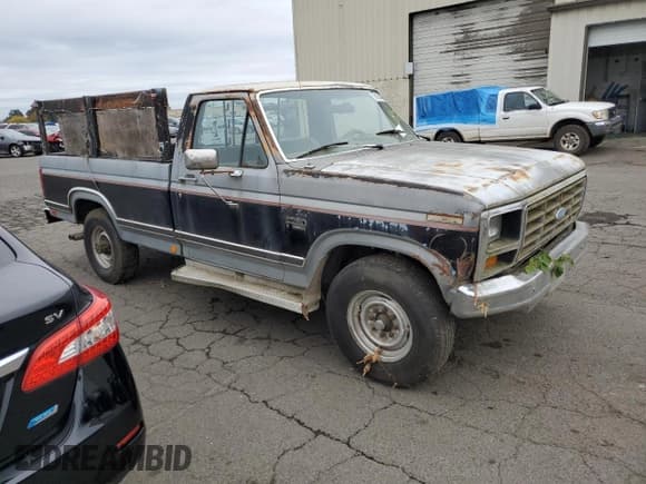 ✅ 1986 Ford F-250 • VIN: 2FTHF25H6GCB17497 • Lot: 76195044. Listed on Copart with 114,155 mi. Free auction sales archive from the USA and detailed vehicle history report at DreamBid. Image 4.
