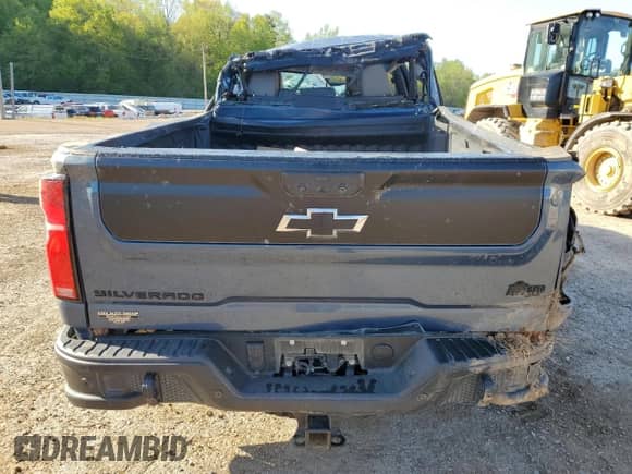 2024 Chevrolet Silverado 2500HD ZR2 с VIN 1GC4YYEY2RF380623, выставлен на аукционе Copart как лот 51889365 с пробегом 22 689 миль миль и Списание • Salvage title. История ставок и продаж доступна на DreamBid. Изображение 6.