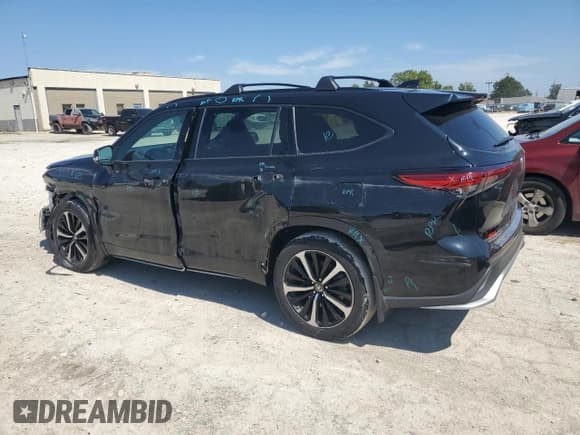 ✅ 2022 Toyota Highlander XSE • VIN: 5TDJZRBH2NS208242 • Lot: 70825845. Listed on Copart with 74,739 mi. Free auction sales archive from the USA and detailed vehicle history report at DreamBid. Image 2.