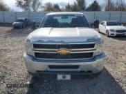 ✅ 2012 Chevrolet Silverado 2500HD Work Truck • VIN: 1GC1CVCG9CF172465 • Lot: 93243875. Wystawiony na Copart z przebiegiem 230 297 mil. Bezpłatny archiwum sprzedaży aukcyjnych z USA i szczegółowy raport historii pojazdu na DreamBid. Zdjęcie 5.