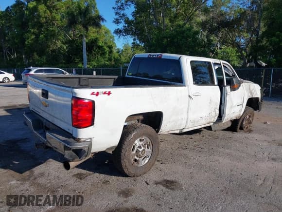 ✅ 2018 Chevrolet Silverado 2500HD LT • VIN: 1GC1KVEY7JF242793 • Лот: 43004192. Опубликован ранее на IAAI с пробегом Не указан. Бесплатный доступ к архиву аукционных продаж из США и подробный отчёт об истории автомобиля на DreamBid. Изображение 4.