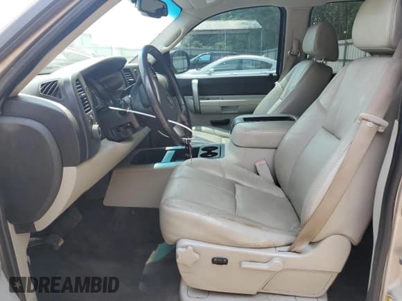 ✅ 2008 Chevrolet Silverado 2500HD 1LT • VIN: 1GCHC23678F179555 • Lot: 59109625. Wystawiony na Copart z przebiegiem 153 341 mil. Bezpłatny archiwum sprzedaży aukcyjnych z USA i szczegółowy raport historii pojazdu na DreamBid. Zdjęcie 7.