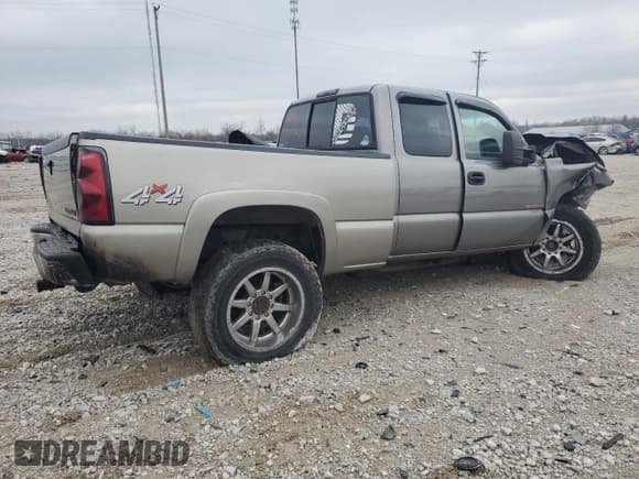 ✅ 2003 Chevrolet Silverado 2500HD LT • VIN: 1GCHK29193E284840 • Lot: 83631644. Wystawiony na Copart z przebiegiem 323 035 mil. Bezpłatny archiwum sprzedaży aukcyjnych z USA i szczegółowy raport historii pojazdu na DreamBid. Zdjęcie 3.