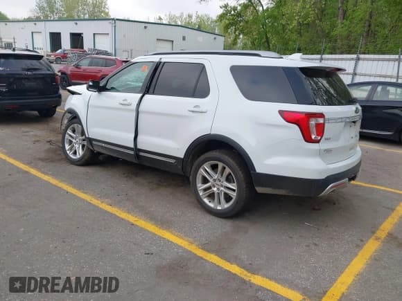 ✅ 2017 Ford Explorer XLT • VIN: 1FM5K8D8XHGC84301 • Лот: 42270431. Опубликован ранее на IAAI с пробегом Не указан. Бесплатный доступ к архиву аукционных продаж из США и подробный отчёт об истории автомобиля на DreamBid. Изображение 3.
