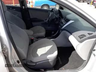 ✅ 2017 Hyundai Accent SE • VIN: KMHCT4AEXHU283030 • Lot: 61574902. Wystawiony na Copart z przebiegiem Nie podano. Bezpłatny archiwum sprzedaży aukcyjnych z USA i szczegółowy raport historii pojazdu na DreamBid. Zdjęcie 5.