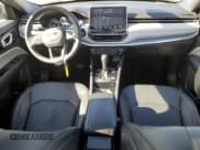 ✅ 2023 Jeep Compass (RED) Edition • VIN: 3C4NJDCN6PT560099 • Lot: 89707435. Wystawiony na Copart z przebiegiem 46 181 mil. Bezpłatny archiwum sprzedaży aukcyjnych z USA i szczegółowy raport historii pojazdu na DreamBid. Zdjęcie 8.