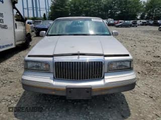 ✅ 1997 Lincoln Town Car Signature • VIN: 1LNLM82W5VY733702 • Lot: 62603444. Wystawiony na Copart z przebiegiem 205 053 mil. Bezpłatny archiwum sprzedaży aukcyjnych z USA i szczegółowy raport historii pojazdu na DreamBid. Zdjęcie 5.