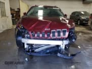 ✅ 2019 Jeep Cherokee Latitude • VIN: 1C4PJLCB0KD241143 • Lot: 86598155. Wystawiony na Copart z przebiegiem 135 150 mil. Bezpłatny archiwum sprzedaży aukcyjnych z USA i szczegółowy raport historii pojazdu na DreamBid. Zdjęcie 5.