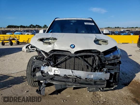 ✅ 2024 BMW X5 xDrive40i • VIN: 5UX23EU04R9T19643 • Lot: 94409125. Listed on Copart with 16,382 mi. Free auction sales archive from the USA and detailed vehicle history report at DreamBid. Image 5.