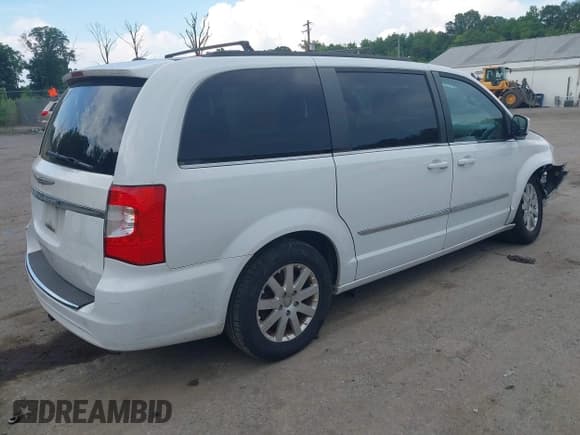 ✅ 2016 Chrysler Town & Country Touring • VIN: 2C4RC1BG4GR267575 • Лот: 42696899. Опубликован ранее на IAAI с пробегом 205 143 миль. Бесплатный доступ к архиву аукционных продаж из США и подробный отчёт об истории автомобиля на DreamBid. Изображение 4.