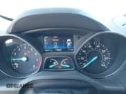 ✅ 2017 Ford Escape SE • VIN: 1FMCU9G9XHUE08239 • Lot: 42326698. Wystawiony na IAAI z przebiegiem 96 471 mil. Bezpłatny archiwum sprzedaży aukcyjnych z USA i szczegółowy raport historii pojazdu na DreamBid. Zdjęcie 7.