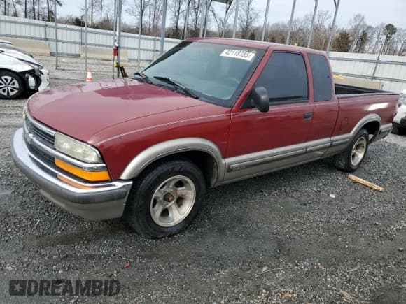 ✅ 1998 Chevrolet S-10 LS • VIN: 1GCCS19X7W8131191 • Лот: 42118785. Опубликован ранее на Copart с пробегом 107 460 миль. Бесплатный доступ к архиву аукционных продаж из США и подробный отчёт об истории автомобиля на DreamBid. Изображение 1.