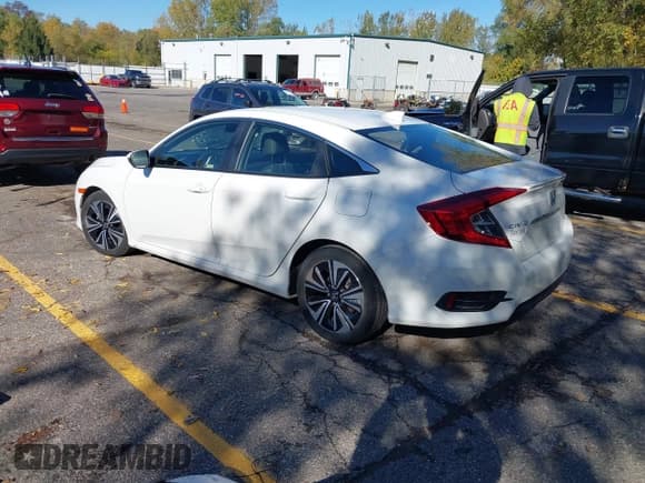 ✅ 2018 Honda Civic EX-L • VIN: JHMFC1F70JX033583 • Lot: 43484862. Listed on IAAI with 45,474 mi. Free auction sales archive from the USA and detailed vehicle history report at DreamBid. Image 3.