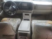 ✅ 2002 Chevrolet Suburban LT • VIN: 1GNEC16Z12J265815 • Лот: 51673315. Опубликован ранее на Copart с пробегом 305 599 миль. Бесплатный доступ к архиву аукционных продаж из США и подробный отчёт об истории автомобиля на DreamBid. Изображение 8.