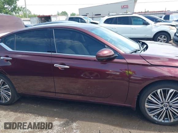 ✅ 2024 Nissan Altima SL • VIN: 1N4BL4EW2RN359991 • Lot: 42639929. Wystawiony na IAAI z przebiegiem 6 104 mil. Bezpłatny archiwum sprzedaży aukcyjnych z USA i szczegółowy raport historii pojazdu na DreamBid. Zdjęcie 14.