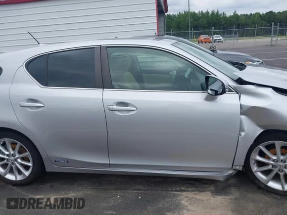 ✅ 2011 Lexus CT 200h • VIN: JTHKD5BHXB2031369 • Lot: 43029058. Listed on IAAI with 139,638 mi. Free auction sales archive from the USA and detailed vehicle history report at DreamBid. Image 14.