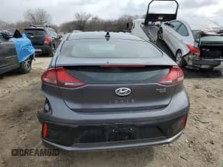 ✅ 2018 Hyundai Ioniq Blue • VIN: KMHC65LC8JU075341 • Lot: 46263705. Wystawiony na Copart z przebiegiem 69 368 mil. Bezpłatny archiwum sprzedaży aukcyjnych z USA i szczegółowy raport historii pojazdu na DreamBid. Zdjęcie 6.