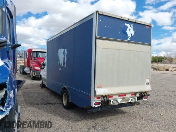 ✅ 2016 Ford Transit • VIN: 1FDBF9ZMXGKA85375 • Lot: 41524662. Wystawiony na IAAI z przebiegiem 183 792 mil. Bezpłatny archiwum sprzedaży aukcyjnych z USA i szczegółowy raport historii pojazdu na DreamBid. Zdjęcie 14.