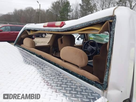 ✅ 2000 Chevrolet Silverado 2500 LS • VIN: 1GCGK29U5YE317569 • Lot: 41607650. Wystawiony na IAAI z przebiegiem 299 431 mil. Bezpłatny archiwum sprzedaży aukcyjnych z USA i szczegółowy raport historii pojazdu na DreamBid. Zdjęcie 14.