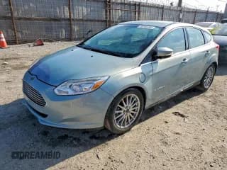 ✅ 2014 Ford Focus Electric • VIN: 1FADP3R44EL294311 • Лот: 95165395. Опубликован ранее на Copart с пробегом 58 965 миль. Бесплатный доступ к архиву аукционных продаж из США и подробный отчёт об истории автомобиля на DreamBid. Изображение 1.