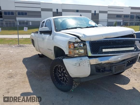 ✅ 2008 Chevrolet Silverado 1500 1LT • VIN: 1GCEC19J48Z227908 • Lot: 43246065. Listed on IAAI with 208,058 mi. Free auction sales archive from the USA and detailed vehicle history report at DreamBid. Image 1.