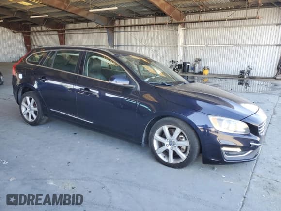 ✅ 2016 Volvo V60 T5 Drive-E Premier • VIN: YV140MEK0G1306407 • Lot: 69506515. Listed on Copart with 107,630 mi. Free auction sales archive from the USA and detailed vehicle history report at DreamBid. Image 4.