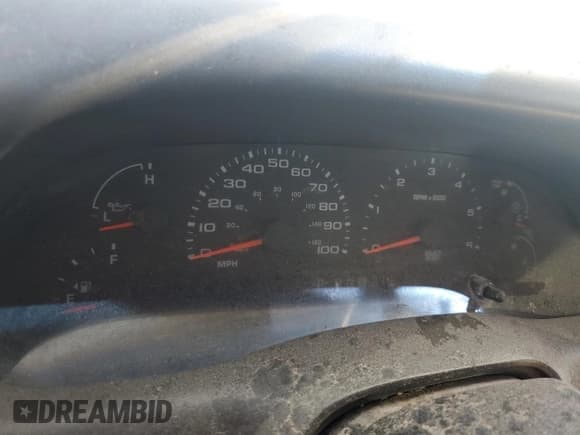 ✅ 2003 Ford F-250 XL • VIN: 1FTNW20LX3EB32393 • Lot: 69496993. Wystawiony na Copart z przebiegiem Nie podano. Bezpłatny archiwum sprzedaży aukcyjnych z USA i szczegółowy raport historii pojazdu na DreamBid. Zdjęcie 9.