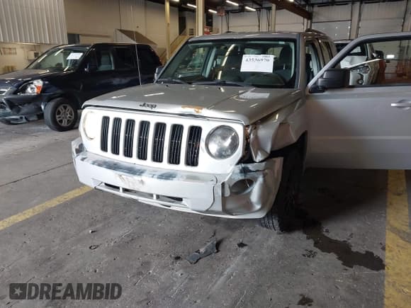 ✅ 2010 Jeep Patriot Sport • VIN: 1J4NF2GB9AD658282 • Lot: 43536970. Wystawiony na IAAI z przebiegiem 116 337 mil. Bezpłatny archiwum sprzedaży aukcyjnych z USA i szczegółowy raport historii pojazdu na DreamBid. Zdjęcie 6.