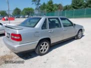 ✅ 1998 Volvo S70 • VIN: YV1LS5676W1501965 • Лот: 42794923. Опубликован ранее на IAAI с пробегом 315 001 миль. Бесплатный доступ к архиву аукционных продаж из США и подробный отчёт об истории автомобиля на DreamBid. Изображение 4.