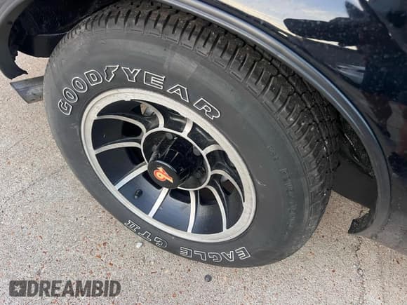 ✅ 1984 Buick Regal • VIN: 1G4AK4792EH575361 • Lot: 69326635. Wystawiony na Copart z przebiegiem 19 144 mil. Bezpłatny archiwum sprzedaży aukcyjnych z USA i szczegółowy raport historii pojazdu na DreamBid. Zdjęcie 15.