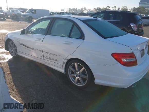 ✅ 2013 Mercedes-Benz C 250 Sport • VIN: WDDGF4HB0DA762227 • Лот: 43495688. Опубликован ранее на IAAI с пробегом 78 371 миль. Бесплатный доступ к архиву аукционных продаж из США и подробный отчёт об истории автомобиля на DreamBid. Изображение 3.