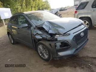 ✅ 2020 Hyundai Kona SEL • VIN: KM8K2CAA8LU561275 • Лот: 43153303. Опубликован ранее на IAAI с пробегом 25 478 миль. Бесплатный доступ к архиву аукционных продаж из США и подробный отчёт об истории автомобиля на DreamBid. Изображение 1.