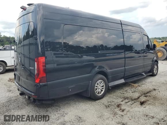 ✅ 2019 Mercedes-Benz Sprinter Cargo • VIN: W1X5EDHY3KT018728 • Lot: 65355195. Wystawiony na Copart z przebiegiem Nie podano. Bezpłatny archiwum sprzedaży aukcyjnych z USA i szczegółowy raport historii pojazdu na DreamBid. Zdjęcie 3.