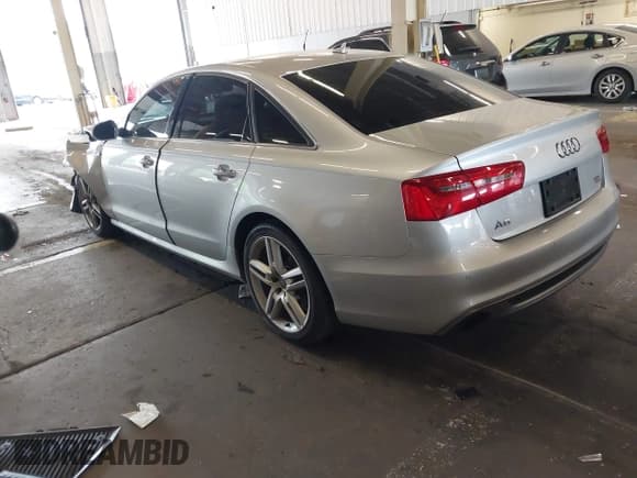 ✅ 2015 Audi A6 Premium Plus • VIN: WAUFGAFCXFN015689 • Lot: 43183341. Wystawiony na IAAI z przebiegiem 105 464 mil. Bezpłatny archiwum sprzedaży aukcyjnych z USA i szczegółowy raport historii pojazdu na DreamBid. Zdjęcie 3.