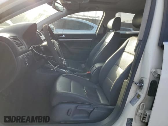 ✅ 2005 Volkswagen Jetta 2.5L • VIN: 3VWSG71K35M641593 • Lot: 45986915. Wystawiony na Copart z przebiegiem 165 264 mil. Bezpłatny archiwum sprzedaży aukcyjnych z USA i szczegółowy raport historii pojazdu na DreamBid. Zdjęcie 7.