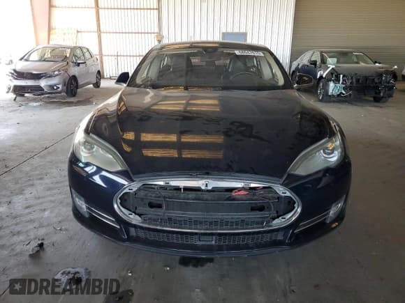 ✅ 2015 Tesla Model S 85 • VIN: 5YJSA1H14FF080616 • Lot: 68047015. Wystawiony na Copart z przebiegiem 115 428 mil. Bezpłatny archiwum sprzedaży aukcyjnych z USA i szczegółowy raport historii pojazdu na DreamBid. Zdjęcie 5.
