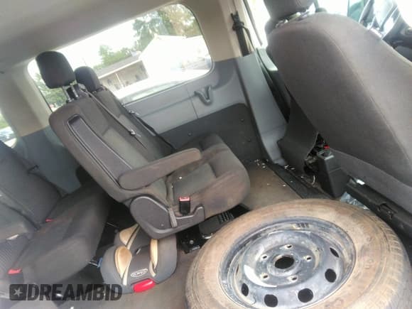 ✅ 2015 Ford Transit XL • VIN: 1FMZK1YM2FKA95295 • Lot: 43346734. Wystawiony na IAAI z przebiegiem 207 411 mil. Bezpłatny archiwum sprzedaży aukcyjnych z USA i szczegółowy raport historii pojazdu na DreamBid. Zdjęcie 8.