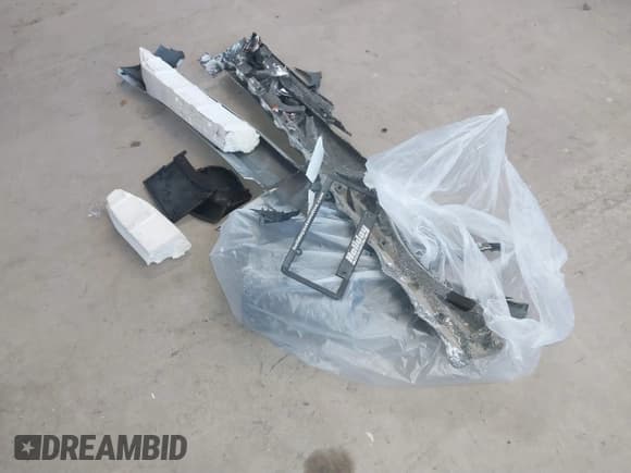 ✅ 2015 Volvo S60 T6 R-Design Platinum • VIN: YV1902THXF2313472 • Lot: 41454201. Wystawiony na IAAI z przebiegiem 64 106 mil. Bezpłatny archiwum sprzedaży aukcyjnych z USA i szczegółowy raport historii pojazdu na DreamBid. Zdjęcie 12.