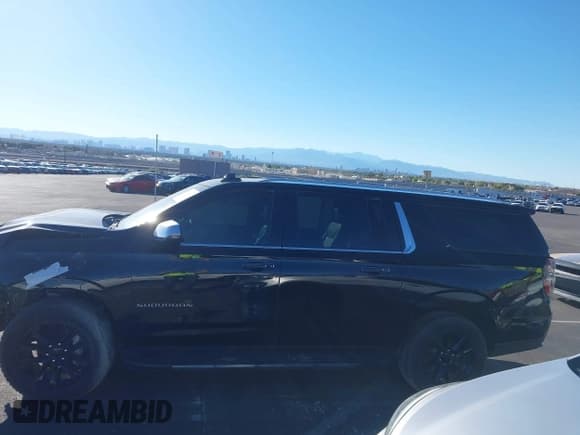 ✅ 2022 Chevrolet Suburban Premier • VIN: 1GNSKFKD1NR223325 • Lot: 40848831. Wystawiony na IAAI z przebiegiem 52 798 mil. Bezpłatny archiwum sprzedaży aukcyjnych z USA i szczegółowy raport historii pojazdu na DreamBid. Zdjęcie 14.