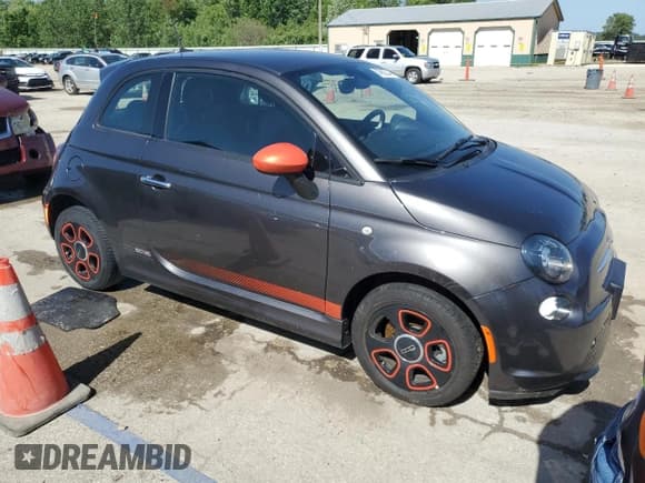 ✅ 2017 FIAT 500e • VIN: 3C3CFFGE5HT565525 • Лот: 57850244. Опубликован ранее на Copart с пробегом 17 345 миль. Бесплатный доступ к архиву аукционных продаж из США и подробный отчёт об истории автомобиля на DreamBid. Изображение 4.