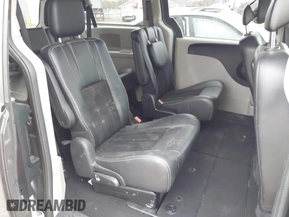 ✅ 2015 Dodge Grand Caravan SXT • VIN: 2C4RDGCG9FR738794 • Lot: 43458169. Wystawiony na IAAI z przebiegiem 126 116 mil. Bezpłatny archiwum sprzedaży aukcyjnych z USA i szczegółowy raport historii pojazdu na DreamBid. Zdjęcie 8.