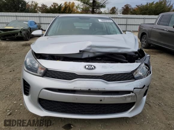 ✅ 2020 Kia Rio S • VIN: 3KPA25AD0LE306463 • Lot: 90092355. Wystawiony na Copart z przebiegiem 140 513 mil. Bezpłatny archiwum sprzedaży aukcyjnych z USA i szczegółowy raport historii pojazdu na DreamBid. Zdjęcie 5.